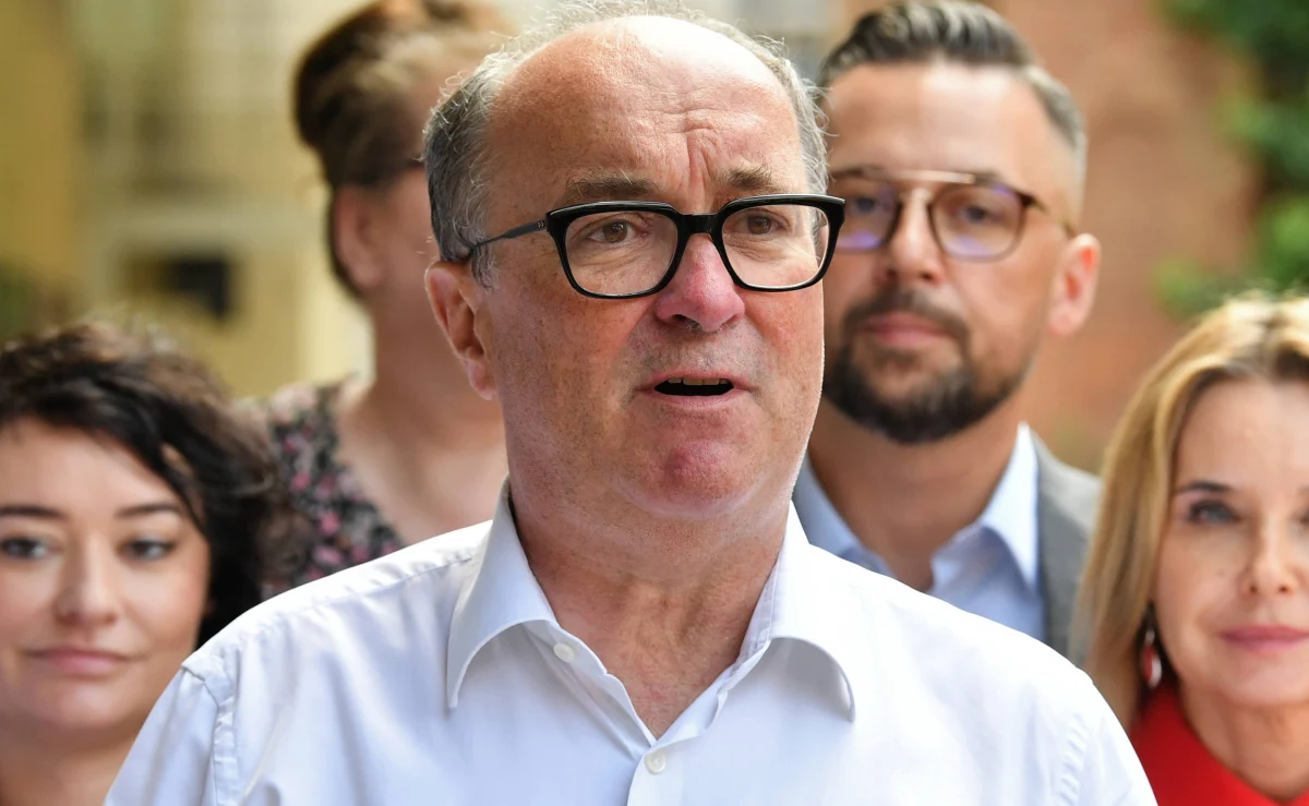 Nie chcemy zmieniać konstytucji z PiS. To bardzo niebezpieczna historia zmieniać konstytucję z partią, która bez przerwy ją łamie - powiedział PAP wicemarszałek Sejmu i lider Nowej Lewicy Włodzimierz Czarzasty. "Nie daje się małpie brzytwy" - dodał. 