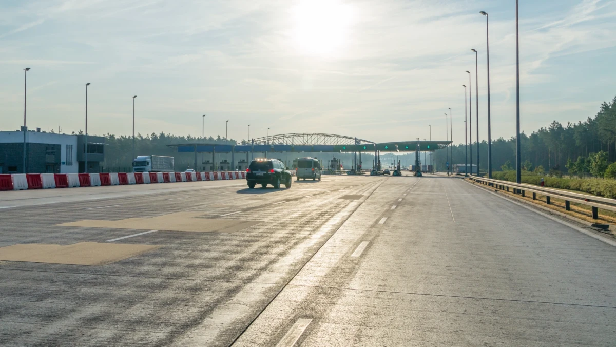 W sobotę 2 października planowane jest zakończenie modernizacji łącznic zjazdowych z autostrady A2 na węźle Września i rozpoczęcie kolejnych etapów prac. W związku z pracami zostanie wprowadzony ruch wahadłowy na drodze krajowej 92, a w późniejszych etapach objazdy.