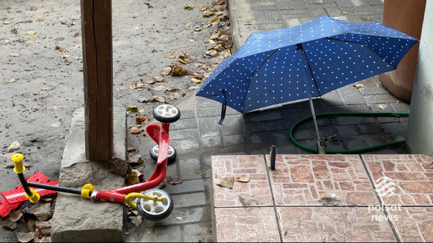 Śledztwo i lawina pytań po śmierci trojga dzieci w Lublinie. Matka usłyszała zarzut zabójstwa. Rodzina była pod opieką MOPR-u, ale urzędnicy niczego niepokojącego w zachowaniu matki nie widzieli. Sąsiedzi wręcz przeciwnie. Mówią o uzależnieniu kobiety i aktach przemocy. Materiał dla "Wydarzeń" przygotował Piotr Kuśmierzak.