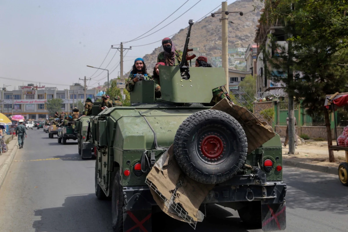 Kilku tłumaczy, którzy pracowali dla Holandii, ale nie udało się ich ewakuować i pozostali w Afganistanie, otrzymało wezwania do sądu talibów. Informację przekazał holenderski portal NOS.