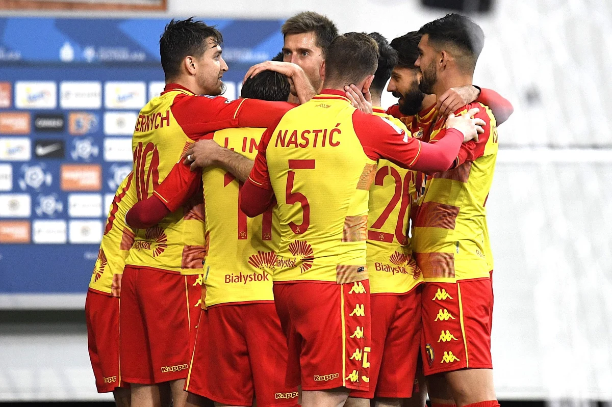 Kilka godzin przed pierwszym gwizdkiem Zagłębie poinformowało, że prezesem klubu został Michał Kielan, który zastąpił Artura Jankowskiego. Nowy szef nie przyniósł szczęścia swojej drużynie, bo po trzech zwycięstwach z rzędu w lidze lubinianie przegrali z Jagiellonią 0:1. Gola na wagę trzech punktów zdobył Hiszpan Jesus Imaz.