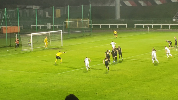 Gol z karnego dla Legii w doliczonym czasie gry, który dał rezerwom zwycięstwo. Polonia Warszawa-Legia II: 2-3. 