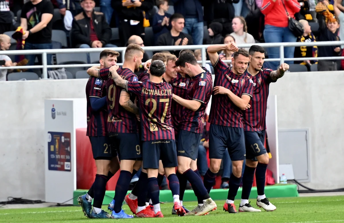 Pogoń pewnie i wysoko pokonała Górnika Łęczna 4:1, co sprawiło, że została wiceliderem ekstraklasy. Wynik mógł być znacznie wyższy, ale w kilku sytuacjach przed stratą kolejnych goli swój zespół ratował Maciej Gostomski.