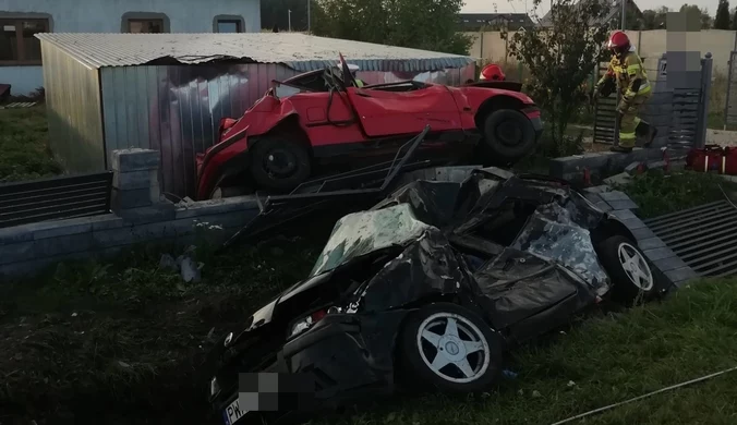 Długa Wieś: Wjechał w auto zaparkowane na poboczu. Kierowca bmw nie żyje