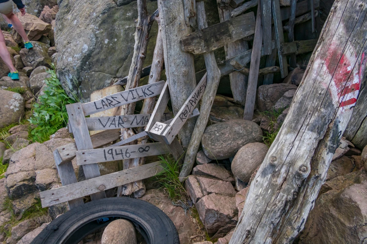 W wypadku samochodowym w Markaryd w południowej Szwecji zginął wczoraj szwedzki rysownik i rzeźbiarz Lars Vilks. O artyście zrobiło się głośno w 2007 roku, gdy opublikowano karykaturę Mahometa jego autorstwa.
