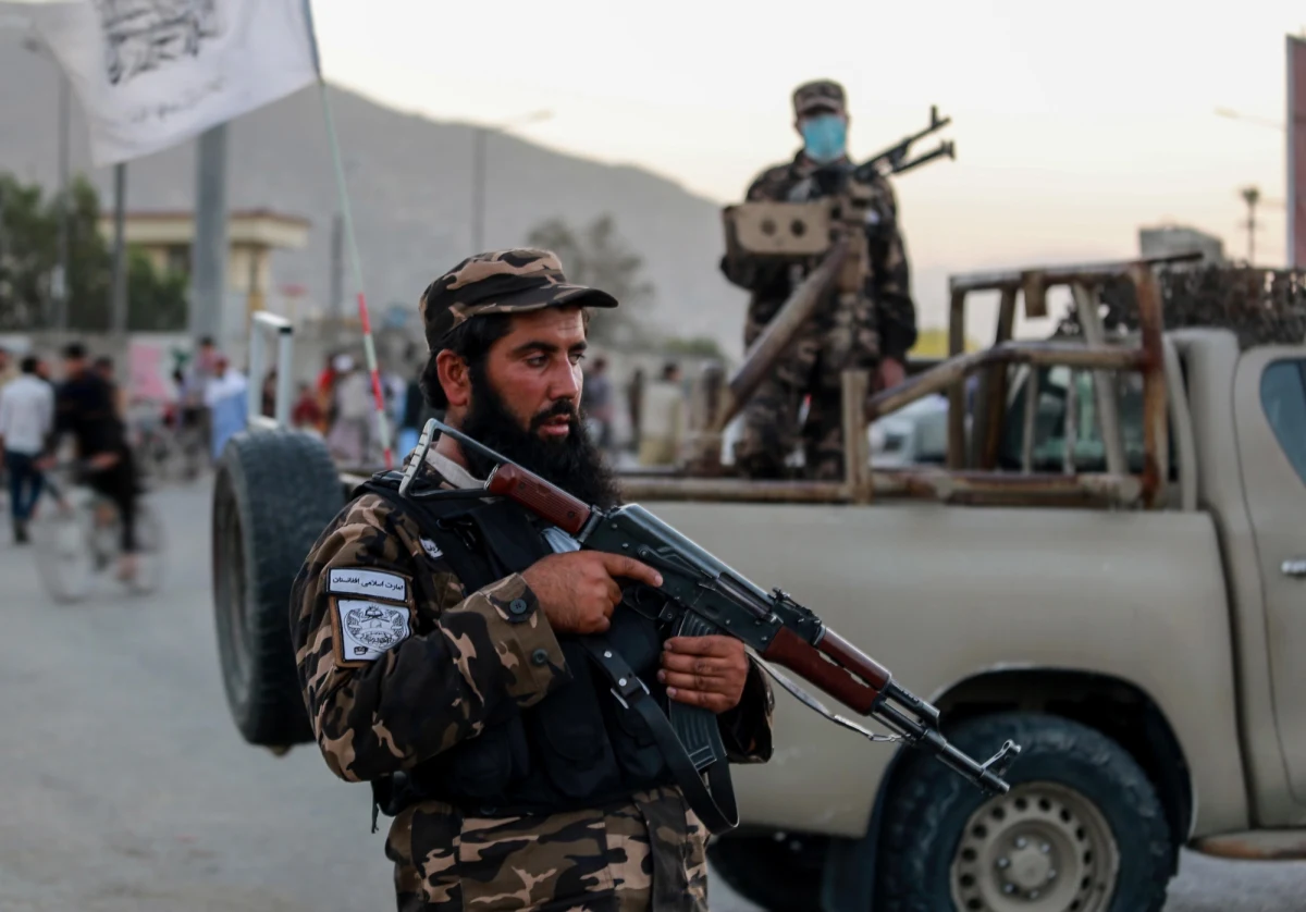 Talibowie, którzy rządzą Afganistanem, przekazali, że ich siły zniszczyły kryjówkę komórki Państwa Islamskiego prowincji Chorasan (IS-Ch) w stolicy kraju. Stało się to po niedzielnym ataku na kabulski meczet Eid Gah - podała agencja Reutera. 