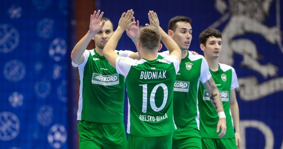 Zaledwie cztery kolejki STATSCORE Futsal Ekstraklasy wystarczyły, aby czołówka ligi wyrobiła sobie bezpieczną przewagę nad resztą stawki. Z kompletem punktów pozostają wciąż trzy zespoły - Rekord Bielsko-Biała, Legia Warszawa oraz Piast Gliwice.