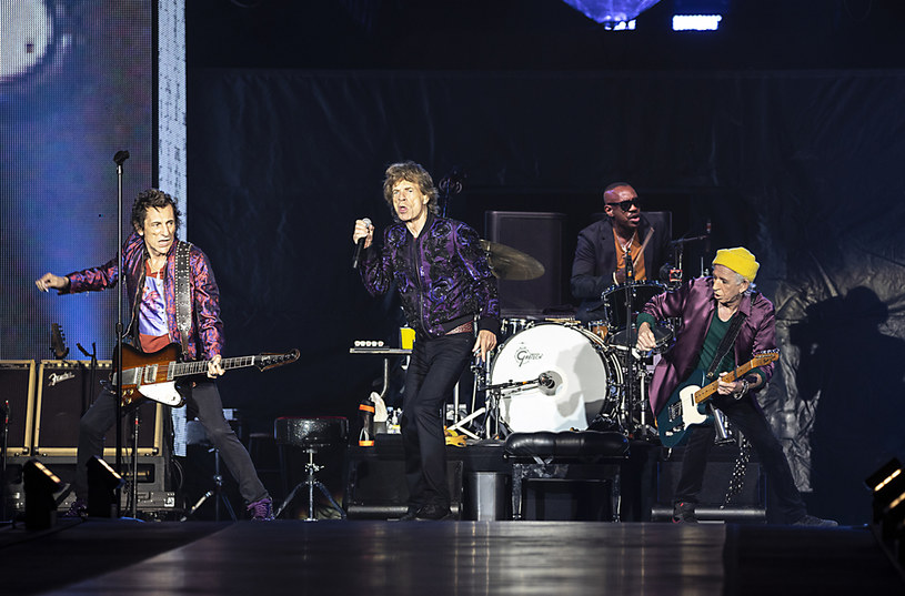 The Rolling Stones jest właśnie w trakcie swojej kolejnej trasy koncertowej "No Filter". To pierwszy raz od prawie 60 lat, gdy zespół występuje bez perkusisty Charliego Wattsa, który zmarł w sierpniu tego roku. Mick Jagger w szczerej rozmowie powiedział, jak czuje się na scenie po tych smutnych wydarzeniach.