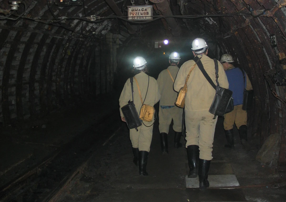 Komisja Europejska nie mówi „nie” w sprawie umowy społecznej dotyczącej górnictwa. Dokument podpisany w maju przez związkowców i rząd zakłada stopniową likwidację branży do 2049 roku. Górnictwo ma być do tego czasu subsydiowane i na to musi zgodzić się Komisja Europejska. Wiceminister aktywów państwowych Artur Soboń przekazał dziś związkom informacje o postępach rozmów ze stroną unijną.