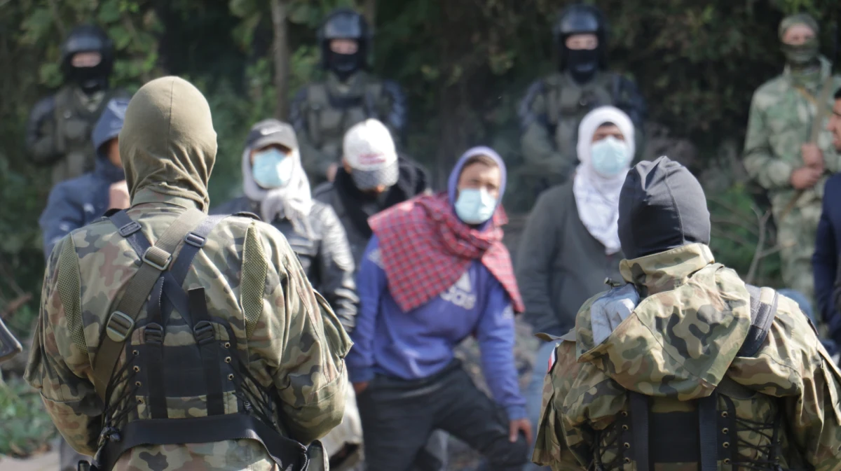 Należy zaprzestać wydalania migrantów z Polski z powrotem na Białoruś - apeluje Rzecznik Praw Obywatelskich. Zdaniem Marcina Wiącka na tereny objęte stanem wyjątkowym powinni móc wjechać dziennikarze i prawnicy. 