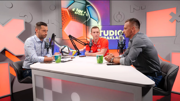 W dziesiątym odcinku programu "Studio Ekstraklasa" gośćmi Sebastiana Staszewskiego byli Igor Woźniak (reprezentacja Polski ampfutbolu) i Sławomir Peszko (Wieczysta Kraków). Za pośrednictwem wideorozmowy w studiu Interii Sport gościli także Duszan Kuciak (Lechia Gdańsk) oraz ekspert sędziowski Łukasz Rogowski. W każdym odcinku eksperci podsumowują najciekawsze wydarzenia kolejki PKO Bank Polski Ekstraklasy. Oglądaj w każdy poniedziałek o 20:00 NA ŻYWO w Interii! Partnerem projektu jest PKO Bank Polski.

