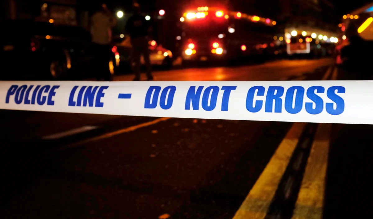 55-letni pielęgniarz postrzelił w poniedziałek swego kolegę w Thomas Jefferson University Hospital. Mężczyzna zbiegł z miejsca zbrodni i został postrzelony w późniejszej wymianie ognia z policją. Także dwóch funkcjonariuszy odniosło obrażenia.