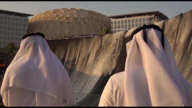 Potężna fontanna jest atrakcją zorganizowanej w Dubaju wystawy EXPO. Pokazom towarzyszy specjalnie skomponowana muzyka.
