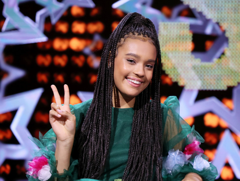 13-latka niedawno została wybrana reprezentantką Polski na konkursie Eurowizji Junior 2021. Teraz zagraniczni youtuberzy oceniają przygotowany przez wokalistkę utwór "Somebody". Jak wypadła Sara Egwu-James?