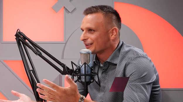 W dziesiątym odcinku programu "Studio Ekstraklasa" gośćmi Sebastiana Staszewskiego byli Igor Woźniak (reprezentacja Polski ampfutbolu) i Sławomir Peszko (Wieczysta Kraków). Za pośrednictwem wideorozmowy w studiu Interii Sport gościli także Duszan Kuciak (Lechia Gdańsk) oraz ekspert sędziowski Łukasz Rogowski. W każdym odcinku eksperci podsumowują najciekawsze wydarzenia kolejki PKO Bank Polski Ekstraklasy. Oglądaj w każdy poniedziałek o 20:00 NA ŻYWO w Interii! Partnerem projektu jest PKO Bank Polski.
