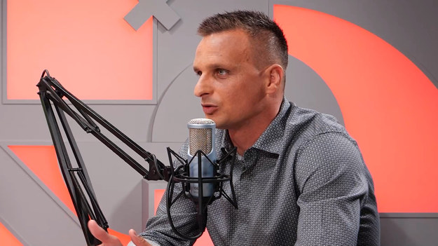 W dziesiątym odcinku programu "Studio Ekstraklasa" gośćmi Sebastiana Staszewskiego byli Igor Woźniak (reprezentacja Polski ampfutbolu) i Sławomir Peszko (Wieczysta Kraków). Za pośrednictwem wideorozmowy w studiu Interii Sport gościli także Duszan Kuciak (Lechia Gdańsk) oraz ekspert sędziowski Łukasz Rogowski. W każdym odcinku eksperci podsumowują najciekawsze wydarzenia kolejki PKO Bank Polski Ekstraklasy. Oglądaj w każdy poniedziałek o 20:00 NA ŻYWO w Interii! Partnerem projektu jest PKO Bank Polski.
