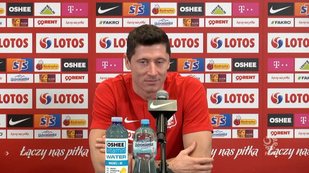 Czy zagram w sobotę przeciwko San Marino? Jeszcze nie rozmawiałem na ten temat z selekcjonerem - odpowiada na pytanie dziennikarza Interii kapitan reprezentacji Polski Robert Lewandowski. Napastnik "Orłów" mówi też o pożegnaniu z kadrą Łukasza Fabiańskiego oraz ewentualnym przedłużeniu kontraktu z Bayernem Monachium. 