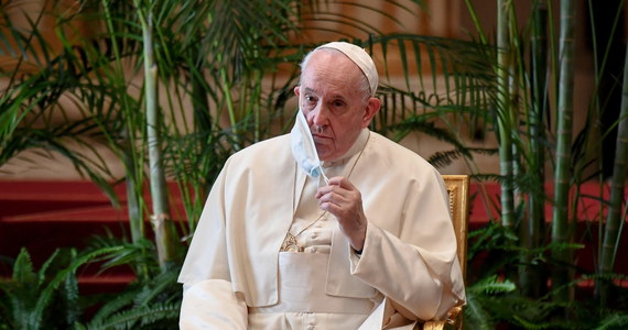 Papież Franciszek z bólem przyjął konkluzje raportu na temat pedofilii we francuskim Kościele katolickim - przekazała we wtorek Stolica Apostolska. Z raportu wynika, że w ostatnich 70 latach ofiarami wykorzystywania seksualnego przez duchownych katolickich było tam ok. 216 tys. nieletnich.