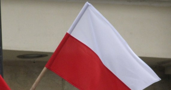 Uporządkowanie stanu prawnego dotyczącego wykorzystywania symboli państwowych - flagi i godła RP, a także modyfikację tekstu hymnu Polski - zakłada przygotowany przez MKDNiS projekt ustawy, który we wtorek opublikowano na stronach Rządowego Centrum Legislacji.