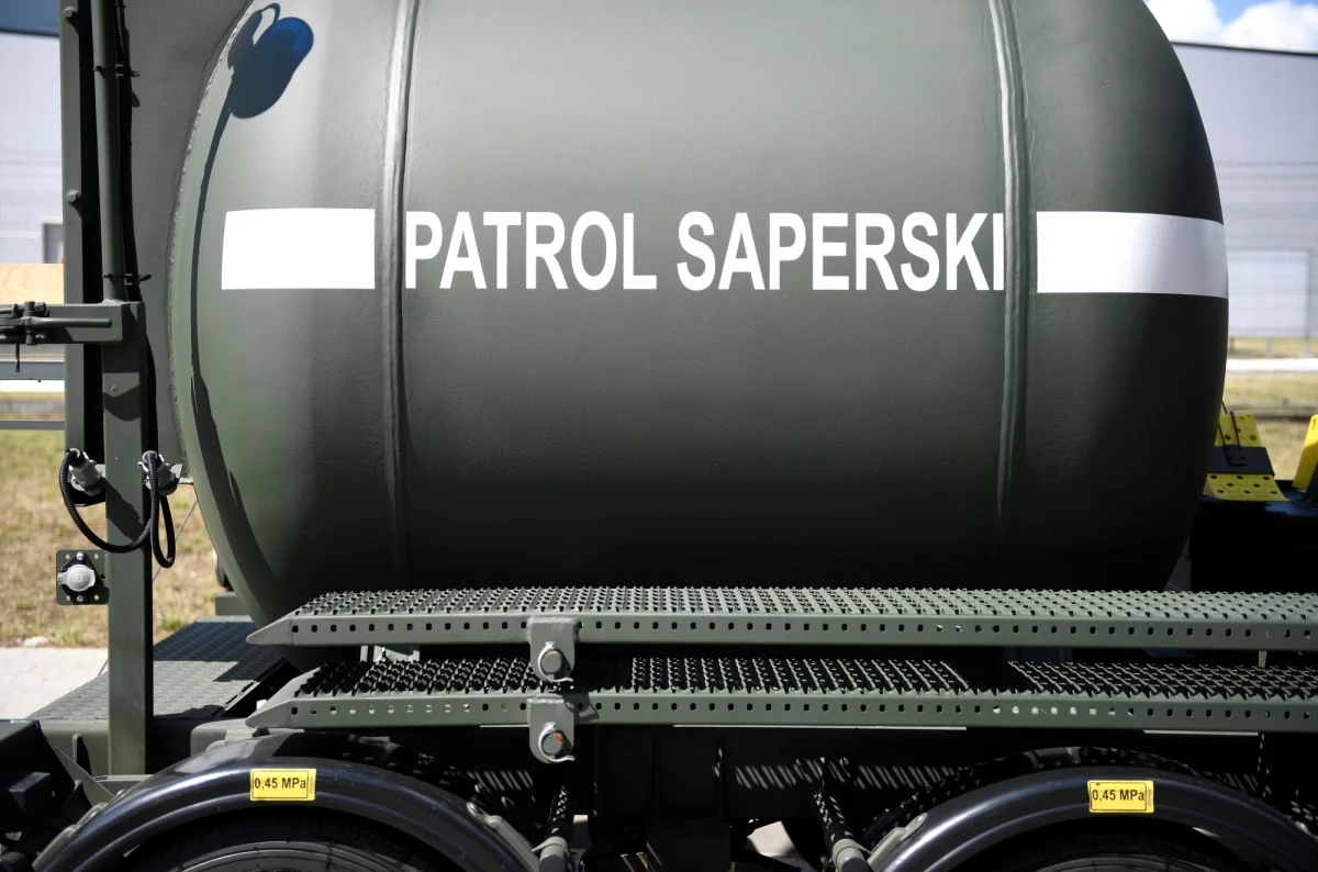 Około 600 osób ewakuowano w Bolesławcu na Dolnym Śląsku. Operator koparki odkopał niemiecki granat moździerzowy z czasów II wojny światowej. Akcja saperów została już zakończona.