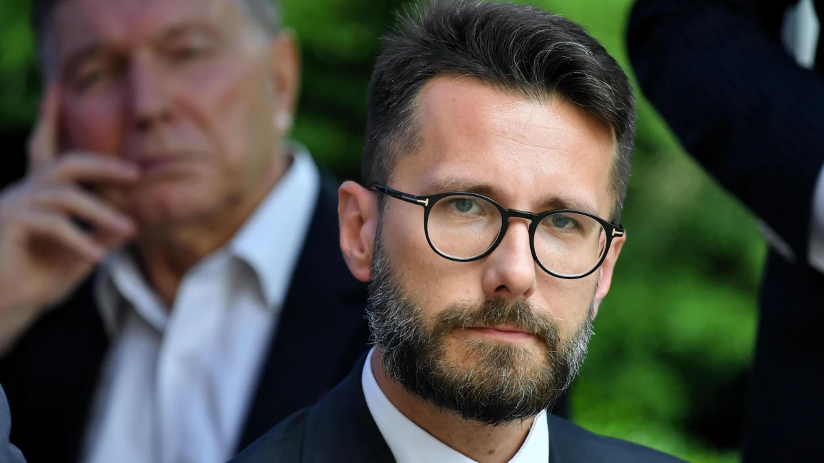 „Spotkanie Andrzeja Dudy z Kamilem Bortniczukiem należy czytać tak, że jest silne wsparcie prezydenta dla kandydatury Bortniczuka na ministra sportu” - ocenił wicerzecznik PiS Radosław Fogiel. Jak zaznaczył, wszystko będzie wiadomo za parę dni. W poniedziałek zaplanowano posiedzenie kierownictwa PiS.