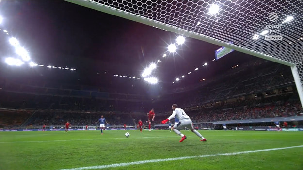 W Mediolanie Hiszpanie pokonali Włochów 2-1 w półfinale Ligi Narodów i to oni powalczą o ostateczny triumf w drugiej edycji rozgrywek. Porażka oznacza dla Italii koniec kapitalnej passy 37 spotkań bez porażki. Bohaterem potyczki został autor dwóch trafień, Ferran Torres.
