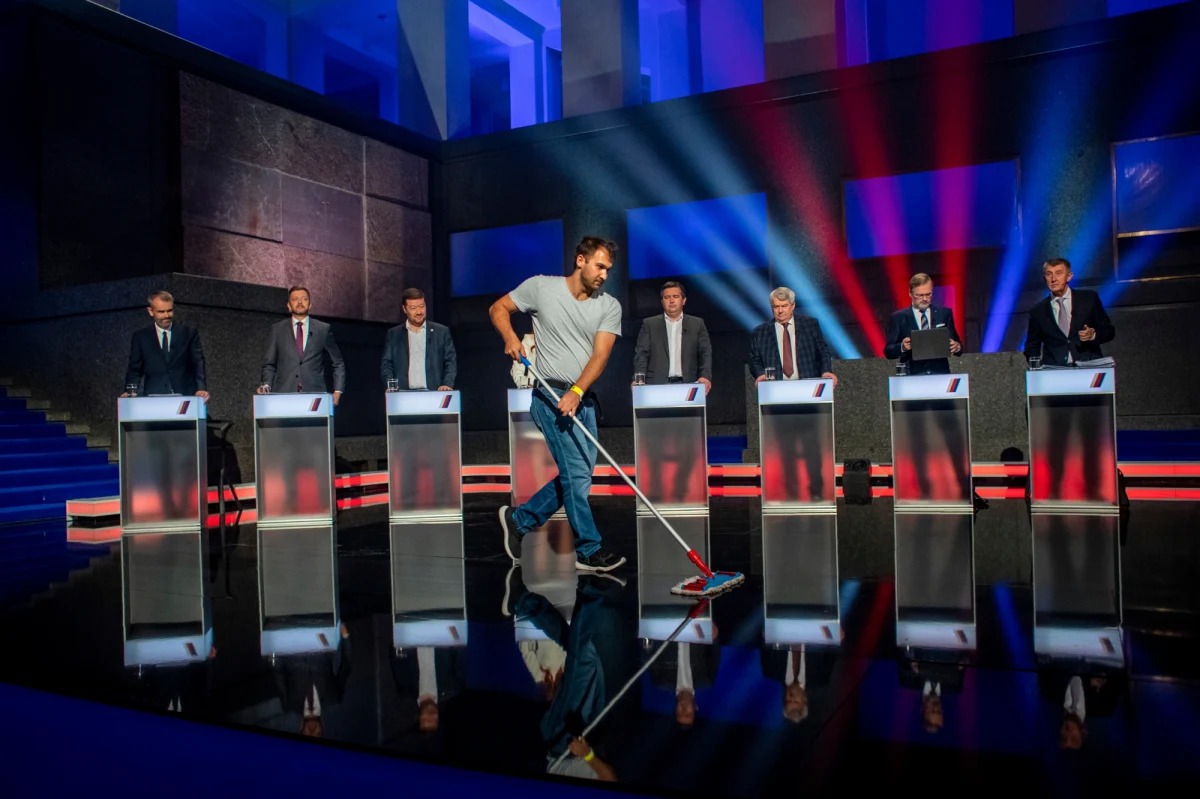 Kandydaci 22 partii i koalicji startują w rozpoczynających się wyborach do Izby Poselskiej czeskiego parlamentu. Według ekspertów tylko trzech liderów ma szansę objąć stanowisko premiera po wyborach. To obecny szef rządu Andrej Babisz oraz Petr Fiala i Ivan Bartosz.