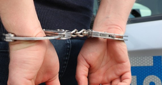 Policjanci zatrzymali mężczyznę, który przed kilkoma dniami na jednej z ulic w Bytomiu zadał kilka ciosów nożem 34-latkowi. Podejrzany trafił do aresztu pod zarzutem usiłowania zabójstwa. 