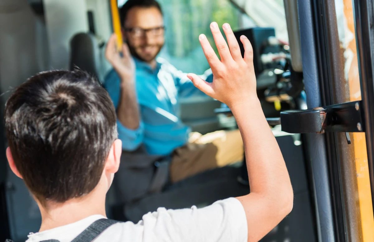 W Głownie w województwie łódzkim kierujący szkolnym autobusem miał 1,76 promila alkoholu w organizmie. Dzieci bezpiecznie poczekały na innego kierującego. 50-latkowi zatrzymano prawo jazdy, grożą mu 2 lata więzienia - podała rzeczniczka zgierskiej policji Magdalena Nowacka. 