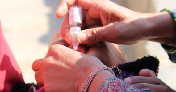 Ministerstwo ochrony zdrowia Ukrainy poinformowało o potwierdzeniu paraliżu wywołanego wirusem polio u półtorarocznego dziecka w obwodzie rowieńskim. Poprzednio na Ukrainie przypadki polio wykryto w 2015 roku - piszą media. 