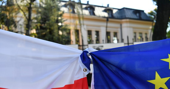 Trybunał Konstytucyjny orzekł, że wszystkie kwestionowane przez premiera zapisy unijnego traktatu są niezgodne z konstytucją. Tym samym sędziowie stwierdzili, że prawo krajowe jest nadrzędne względem prawa europejskiego.