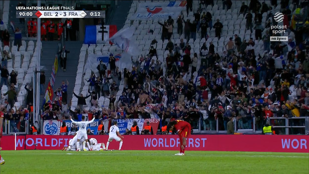 Na skraju pola karnego znalazł się Hernandez. Przymierzył i precyzyjnie, przy dalszym słupku, uderzył lewą nogą. Theo Hernandez trafia na 3-2 dla Francji!

