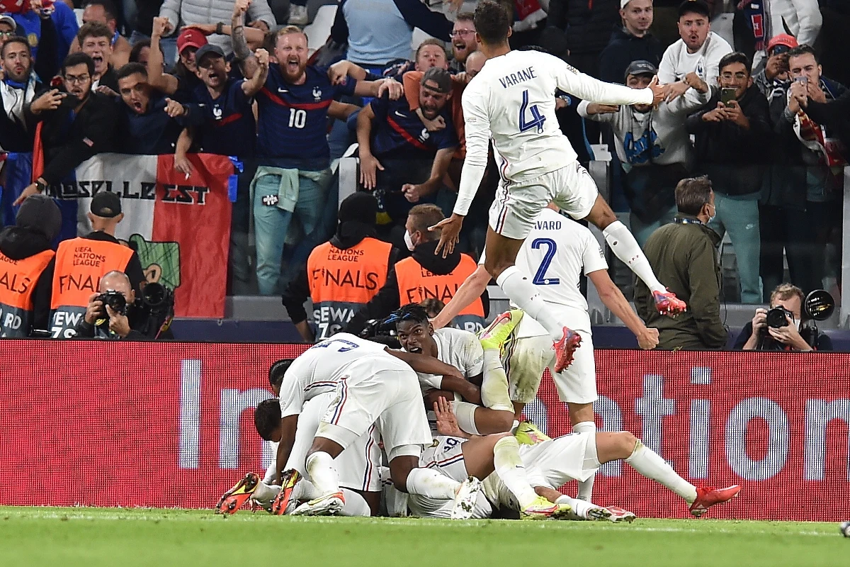 Francja wygrała z Belgią 3:2 (0:2) w rozegranym w Turynie drugim półfinale piłkarskiej Ligi Narodów. Dzień wcześniej Włochy przegrały w Mediolanie z Hiszpanią 1:2. Mecz o trzecie miejsce i finał - w niedzielę.