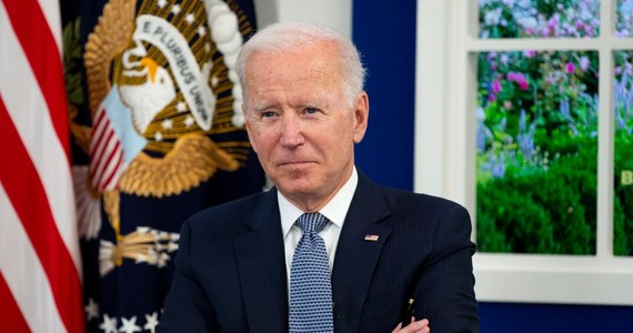 Prezydent USA Joe Biden pochwalił w czwartek firmy, które wprowadziły wymogi szczepień dla swoich pracowników, dodając, że skłoniły one do zaszczepienia się wiele tysięcy ludzi. Biden podkreślił, że nakazy te są też dobre dla gospodarki.