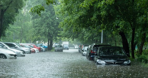 W powodzi w następstwie ulewy w amerykańskim stanie Alabama zginęły co najmniej cztery osoby, w tym jedno dziecko. W niektórych rejonach spadło ponad 33 cm deszczu.