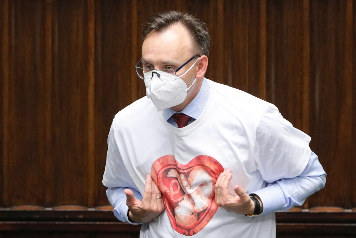 „Jeżeli polskie prawo zostanie zmienione w taki sposób, że dozwolona będzie aborcja na życzenie, to zrzeknę się swojej funkcji” – oświadczył w rozmowie z PAP rzecznik praw dziecka Mikołaj Pawlak. Jego zdaniem łamałoby to elementarne podstawy prawa, a dalsze funkcjonowanie urzędu nie miałoby sensu.