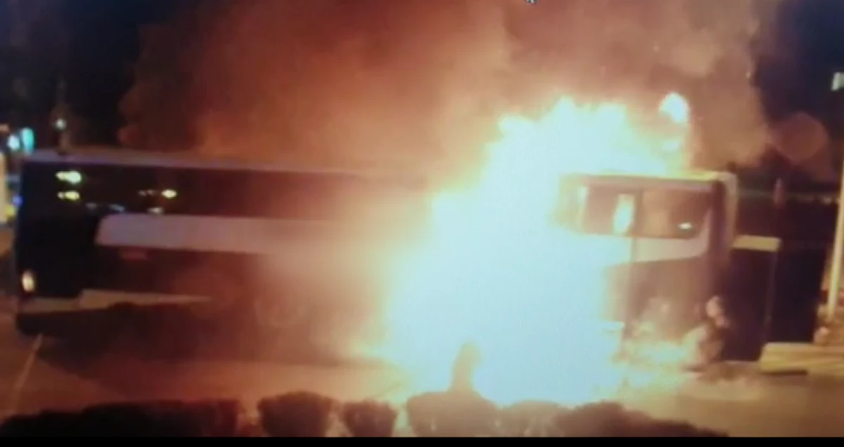 ​Dramatyczne sceny w Tomaszowie Lubelskim. Autokar przewożący 31 osób stanął w płomieniach. Na szczęście nikomu nic się nie stało.