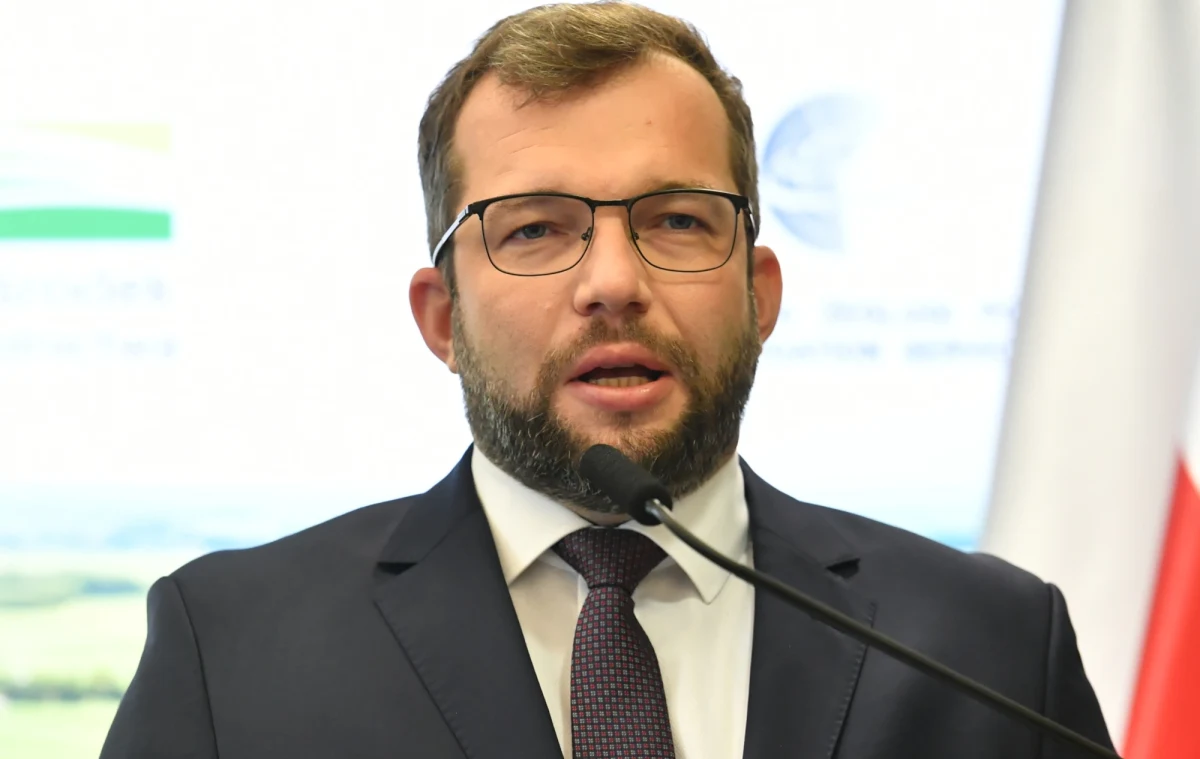 Jeśli doszłoby do drastycznego, stałego wzrostu cen nawozów, możemy mieć do czynienia z kryzysem w cenach żywności w całej Europie - powiedział minister rolnictwa Grzegorz Puda. Zwrócił się do unijnego komisarza ds. rolnictwa Janusza Wojciechowskiego z prośbą o szybką reakcję w Komisji Europejskiej. 