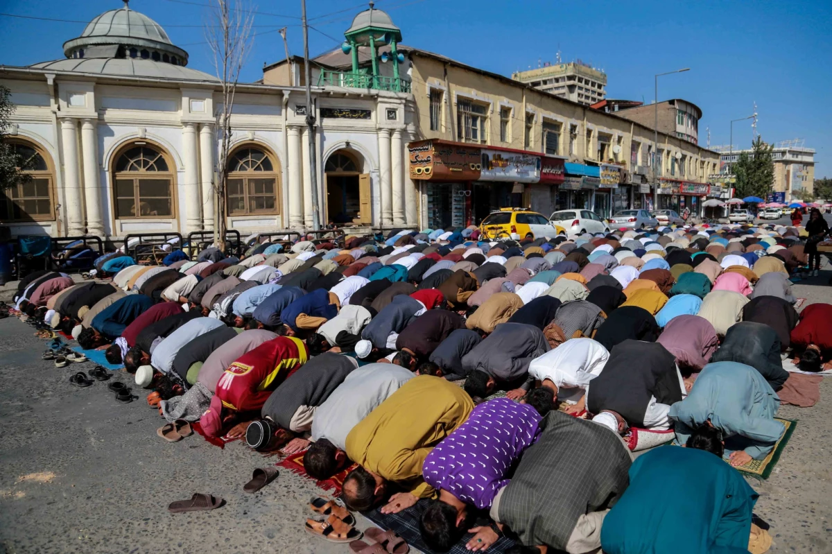 Co najmniej 50 osób zginęło i 140 zostało rannych w wybuchu w szyickim meczecie w prowincji Kunduz w północno-wschodnim Afganistanie.