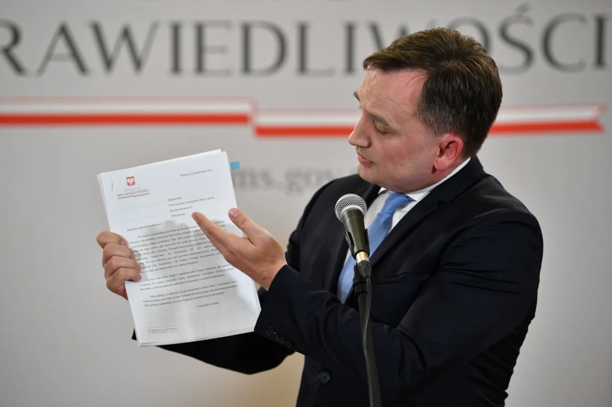 Minister sprawiedliwości odniósł się na konferencji prasowej do wydanego wczoraj wyroku Trybunału Konstytucyjnego o nadrzędności prawa krajowego nad unijnym. Przy okazji Zbigniew Ziobro zapowiedział, że wyśle list do lidera PO Donalda Tuska.