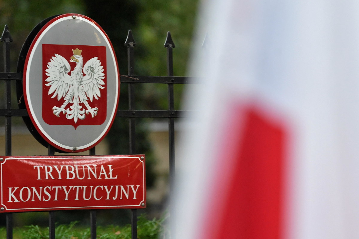 "Po raz pierwszy mamy do czynienia z wyrokiem przeciwko unijnym traktatom" - mówi komisarz ds. wymiaru sprawiedliwości Didier Reynders. Eksperci europejskiego prawa w unijnych instytucjach podkreślają, że orzeczeń sądów konstytucyjnych innych krajów nie da się porównać z wyrokiem polskiego TK.