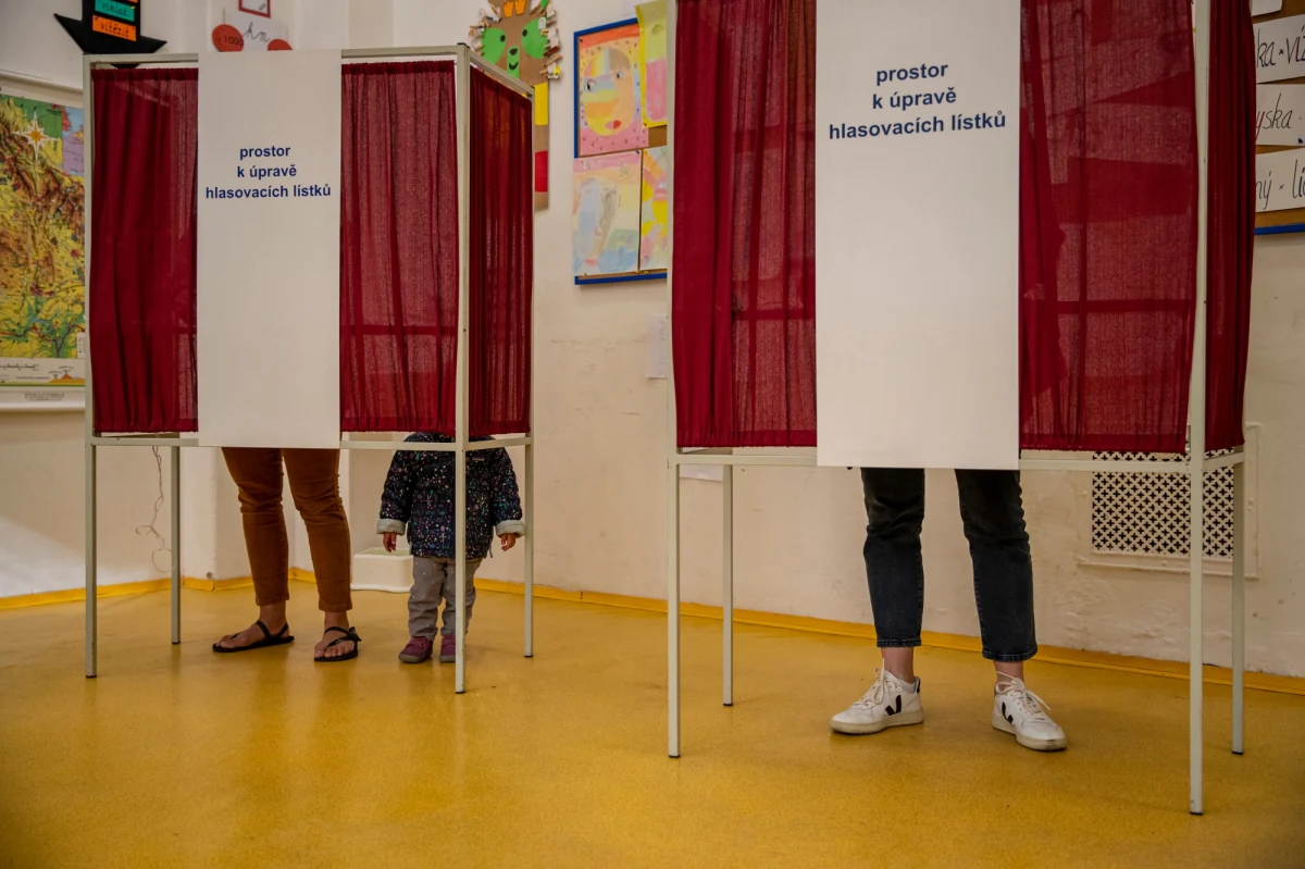 Dwudniowe wybory do Izby Poselskiej parlamentu Czech wygrała prawicowa koalicja SPOLU przed ruchem Ano premiera Andreja Babisza. Mimo to Babisz zapowiedział, że jest gotowy podjąć się misji tworzenia nowego rządu, jeśli w niedzielę powierzy mu ją prezydent Milosz Zeman.