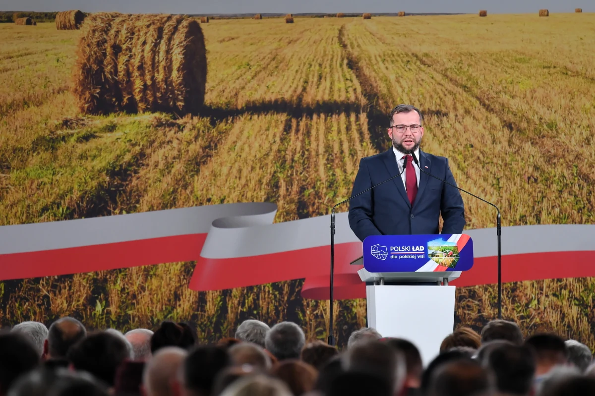 ​Chcemy, by rolnicy zarabiali więcej, by opłacalność produkcji była większa - mówił w Przysusze podczas konwencji PiS poświęconej rolnictwu, minister rolnictwa i rozwoju wsi Grzegorz Puda. Poruszył też temat zwalczania choroby AZF i wsparcia uczniów szkół rolniczych. 