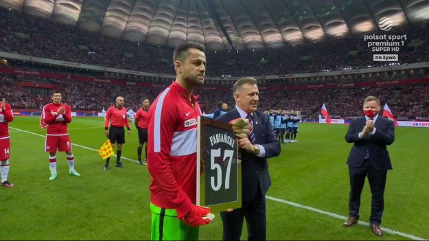 Polska reprezentacja po dobrych wynikach wrześniowych spotkań eliminacji MŚ (1-1 z Anglią, 7-1 z San Marino, 4-1 z Albanią) mierzyła się z San Marino u siebie. Mecz zakończył się wynikiem 5-0. Swój ostatni występ w bramce reprezentacji i pożegnanie z kibicami przed meczem miał Łukasz Fabiański. Skróty i najciekawsze fragmenty eliminacji do MŚ 2022 w Interii Sport.  