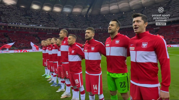 Polska reprezentacja po dobrych wynikach wrześniowych spotkań eliminacji MŚ (1-1 z Anglią, 7-1 z San Marino, 4-1 z Albanią) mierzyła się z San Marino u siebie. Mecz zakończył się wynikiem 5-0. Tak pełny stadion odśpiewał "Mazurka Dąbrowskiego" przed meczem. Skróty i najciekawsze fragmenty eliminacji do MŚ 2022 w Interii Sport.  
