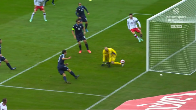 Polska reprezentacja po dobrych wynikach wrześniowych spotkań eliminacji MŚ (1-1 z Anglią, 7-1 z San Marino, 4-1 z Albanią) mierzyła się z San Marino u siebie. Mecz zakończył się wynikiem 5-0. Oto drugi gol dla Polski po samobójczym trafieniu Cristiana Brolli. Skróty i najciekawsze fragmenty eliminacji do MŚ 2022 w Interii Sport.  