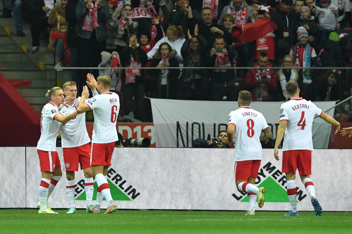 Polska pokonała San Marino 5:0 (2:0) w meczu eliminacji piłkarskich mistrzostw świata w Warszawie. To było oficjalne pożegnanie z drużyną narodową występującego w niej od 15 lat bramkarza Łukasza Fabiańskiego, który został zmieniony w trakcie drugiej połowy.