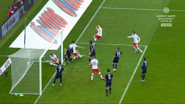 Polska reprezentacja po dobrych wynikach wrześniowych spotkań eliminacji MŚ (1-1 z Anglią, 7-1 z San Marino, 4-1 z Albanią) mierzyła się z San Marino u siebie. Mecz zakończył się wynikiem 5-0. Na 3-0 pod poprzeczkę huknął Tomasz Kędziora. Skróty i najciekawsze fragmenty eliminacji do MŚ 2022 w Interii Sport.  