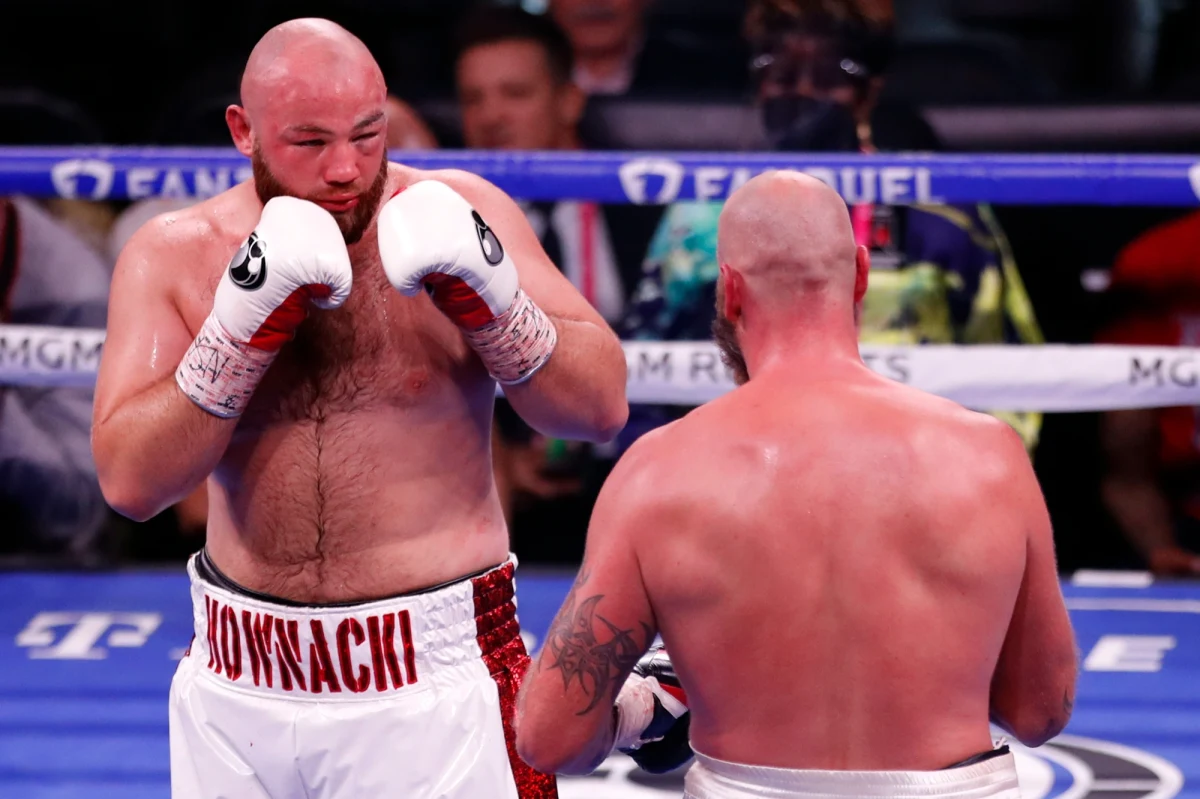 Boksujący w wadze ciężkiej Adam Kownacki (20-2, 15 KO) po raz drugi w karierze przegrał przed czasem z Finem Robertem Heleniusem (31-3, 20 KO). Walka na gali w Las Vegas została przerwana w szóstej rundzie.