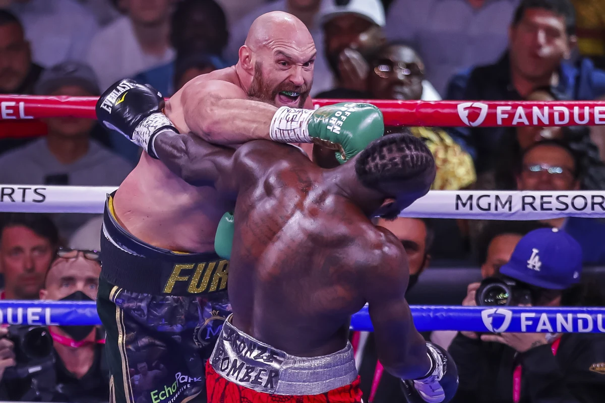 Brytyjczyk Tyson Fury (31-0-1, 22 KO) wygrał przez nokaut w 11. rundzie z Amerykaninem Deontayem Wilderem (42-2-1, 41 KO) i obronił tytuł mistrza świata WBC w bokserskiej wadze ciężkiej. Walka odbyła się w Las Vegas.